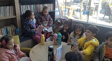 Bayraklı'da çocuklar hem eğleniyor, hem öğreniyor