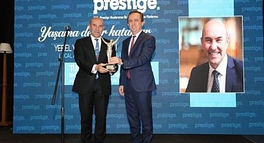 Başkan Soyer’e Yaşama Değer Katanlar ödülü