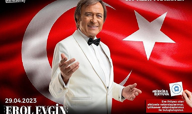 Erol Evgin Bir Kira Bir Yuva dayanışma konseri için sahnede