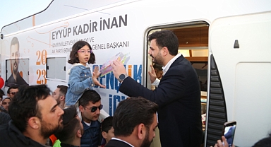 Karşıyaka’da, AK Parti Gençlik Kolları’ndan coşku dolu 23 Nisan Şenliği