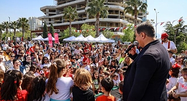 Karşıyaka'nın çocukları 23 Nisan'ı coşkuyla kutladı