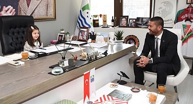 Küçük Neva, Foça Belediye Başkanı oldu