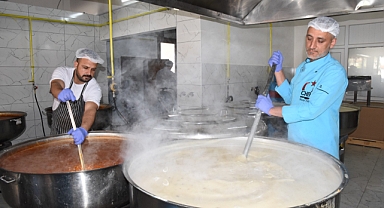 Menemen Belediyesi Aşevi'nden her gün 10 bin sıcak yemek