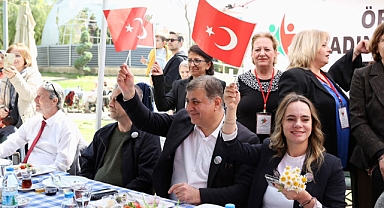 Tugay ve Kınay Örnekköylü kadınlarla buluştu