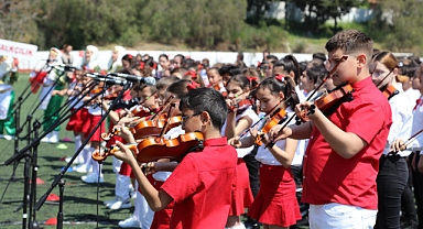 Urlalı çocuklar 23 Nisan’ı doyasıya yaşadı