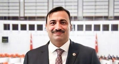 AK Partili Bekle'den CHP'nin Menemen'de açtığı Roman karikatürüne tepki