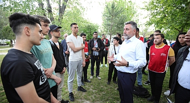 Başkan Sandal'dan gençlere mesaj: Sandığa gelin, geleceğinizi geri alın