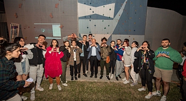 Başkan Soyer çadır kampta gençleri ziyaret etti