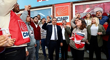 Batur, CHP Konak Gençlik Kolları ile buluştu