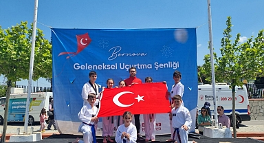 Bornova Çamkule’de gökyüzü uçurtmalarla renklendi