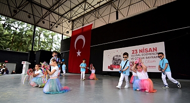 Bornova’da sahne çocukların