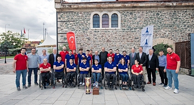 İzmir’de sporcular afet gönüllüsü oluyor