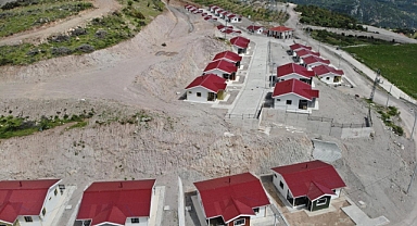 İzmir'deki heyelan mağdurları yeni evlerine kavuştu