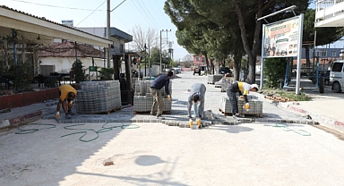 Menderes’in mahallerinde kilit parke taşı mesaisi