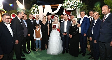 MHP İzmir protokolünü buluşturan düğün