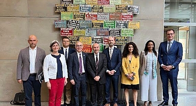 Başkan Soyer’den Paris’te tarihi imza