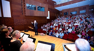 Bayraklı’nın ‘Mandolin Orkestrası’ büyüledi