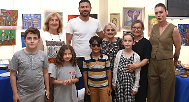 Foça'da 'bir avuç renk bir avuç yürek'