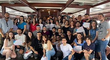Genç İzmirliler yaza merhaba dedi