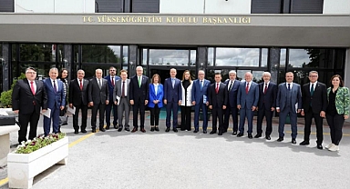 İzmir Demokrasi Üniversitesi başarısı ödülle taçlandırıldı