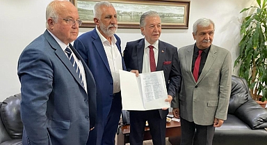 İzmir Esnafının Başkanı Yalçın Ata mazbatasını aldı!