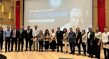 İzmir'in Anadolu Mektebi öğrencileri Cengiz Aytmatov İzmir il panelini gerçekleştirdi