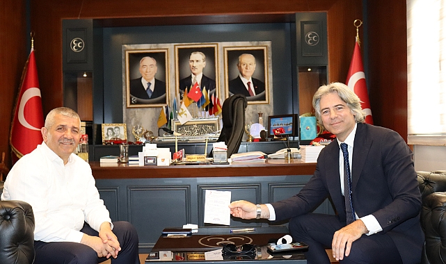 Milliyetçi Hareket Partisi İl Başkanı Şahin’den İzmir Kızılay'a Kurban bağışı