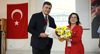 Tabip odalarından Başkan Tugay'a teşekkür plaketi