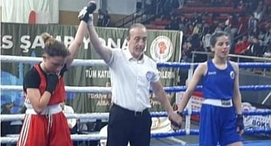 Wako Kick Boks Dünya Şampiyonası’nda İzmirli öğrenci ikincili getirdi!