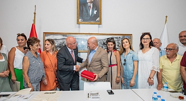 Başkan Soyer'e GEMA Vakfı'ndan plaket