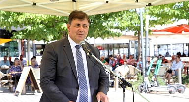 Başkan Tugay, Karşıyaka'yı halkla birlikte yönetiyor