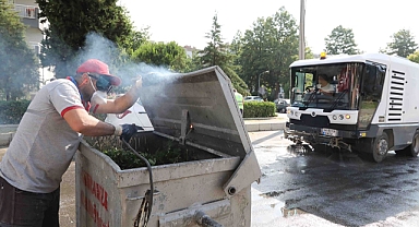 Bayraklı’nın sokaklarında yaz temizliği