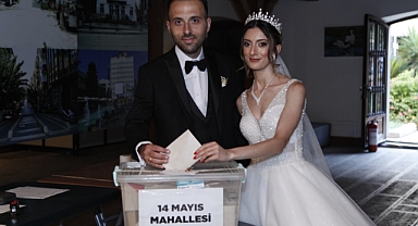 Gelin ve damadın oy kullanmaları delege seçimlerinin ikinci gününe damga vurdu