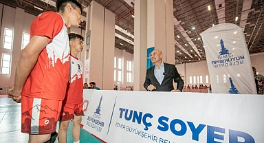 İzmir’in yeni spor uygulaması Sporİzmir kullanıma sunuldu