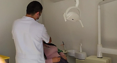 Kınık'ta gezici diş sağlığı aracında tarım işçilerine sağlık taraması