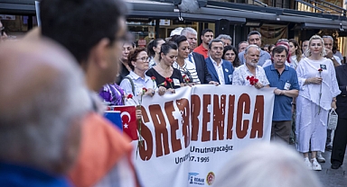 Srebrenitsa kurbanlarına Konak'ta hüzünlü anma