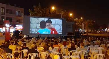 Açık havada sinema keyfi devam ediyor