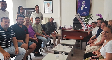 CHP İzmir Gençlik Kollarından Efes Selçuk'ta yeni yönetime tebrik ziyareti