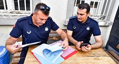 İzmir’de çığırtkan ve hanutçu operasyonu
