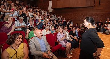 İzmir’de Türkan Şoray sevgisi