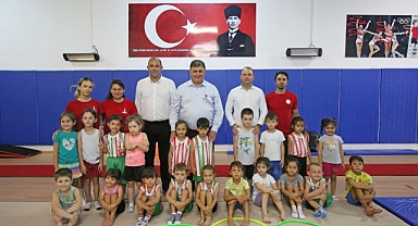 Karşıyaka Belediyesi'nde geleceğin cimnastikçileri yetişiyor
