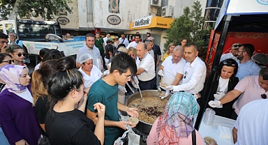 Konak’ta 5 bin kişiye aşure