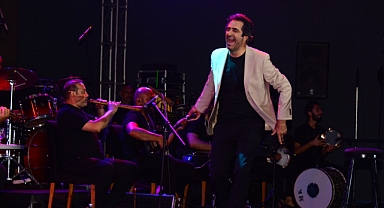 Mahsun Kırmızıgül konserinde ABD’den minik misafir