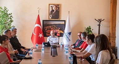 Milli takım oyuncularından Başkan Soyer’e kupa sözü