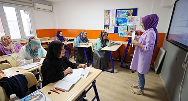 Buca’da okuma yazma kurslarına büyük ilgi