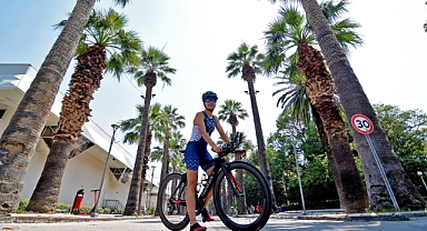 İzmir’in 'Demir Lady'si İtalya’dan madalyayla döndü