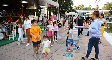 Karşıyaka'nın sokak şenliği ilçe sınırlarını aştı