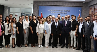 Soyer'den CHP İzmir'e tebrik ziyareti: Olağan üstü bir tempo bekliyor