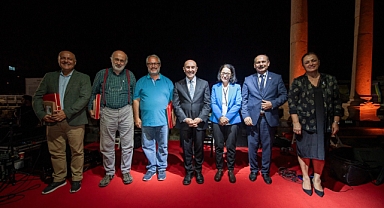 Türkiye'nin yerel yöneticileri İzmir'in 2500 yıllık mekanında buluştu