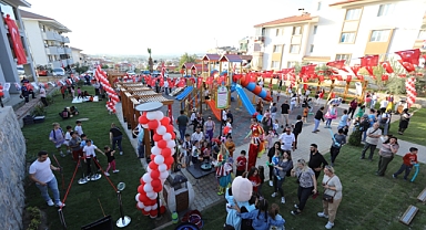 Başkan Ceritoğlu Sengel 100.Yıl Parkını çocuklarla açtı